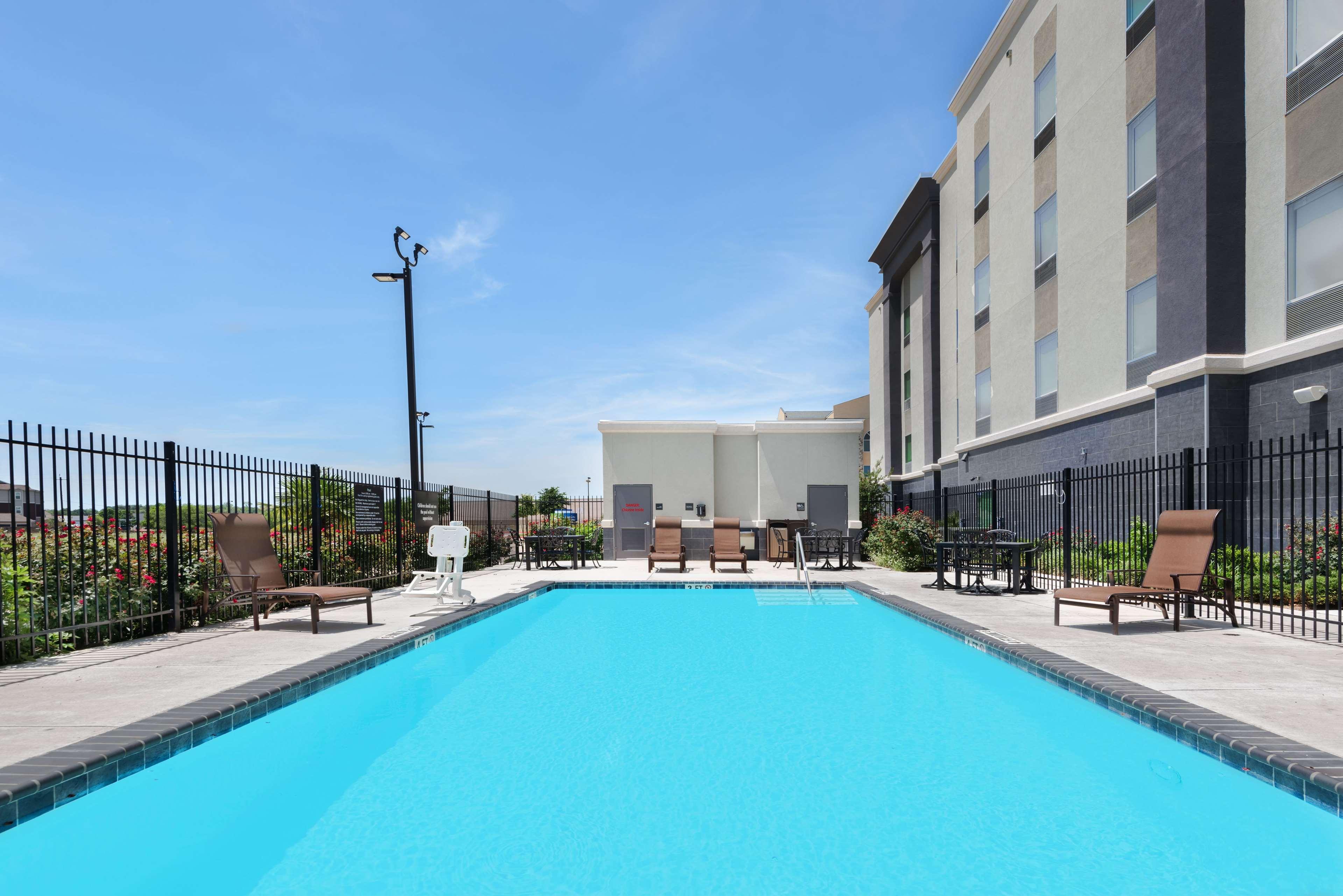 Hampton Inn & Suites San Antonio Brooks City Base, Tx Bagian luar foto